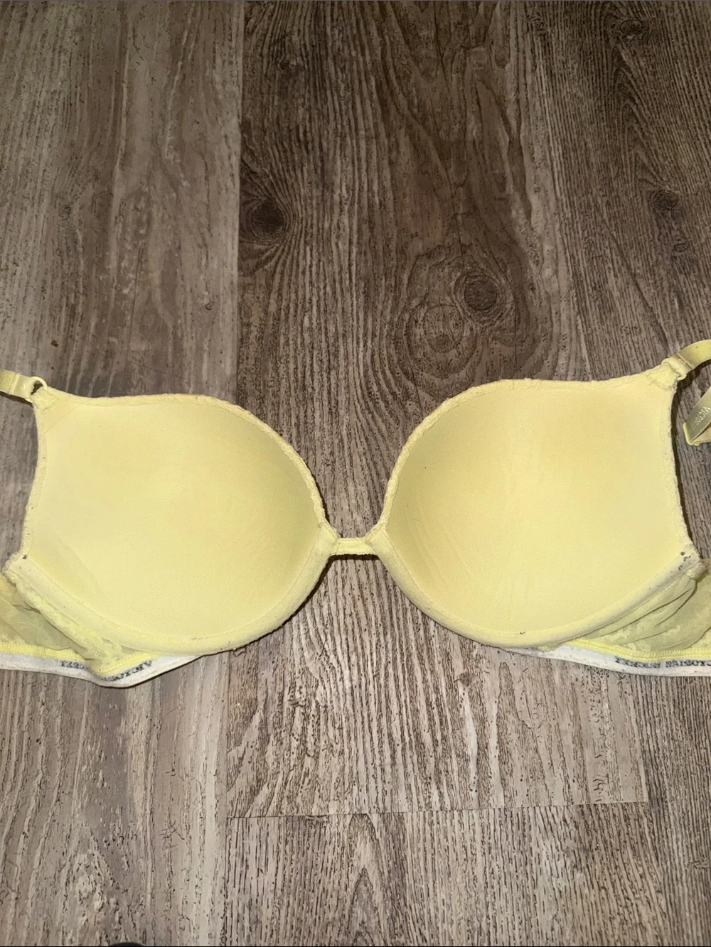 Victoria's Secret Pale Yellow Lace Push-Up Bra